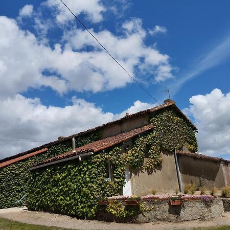 Maison Au Calme Avec Vue Etang Clesse  ภายนอก รูปภาพ