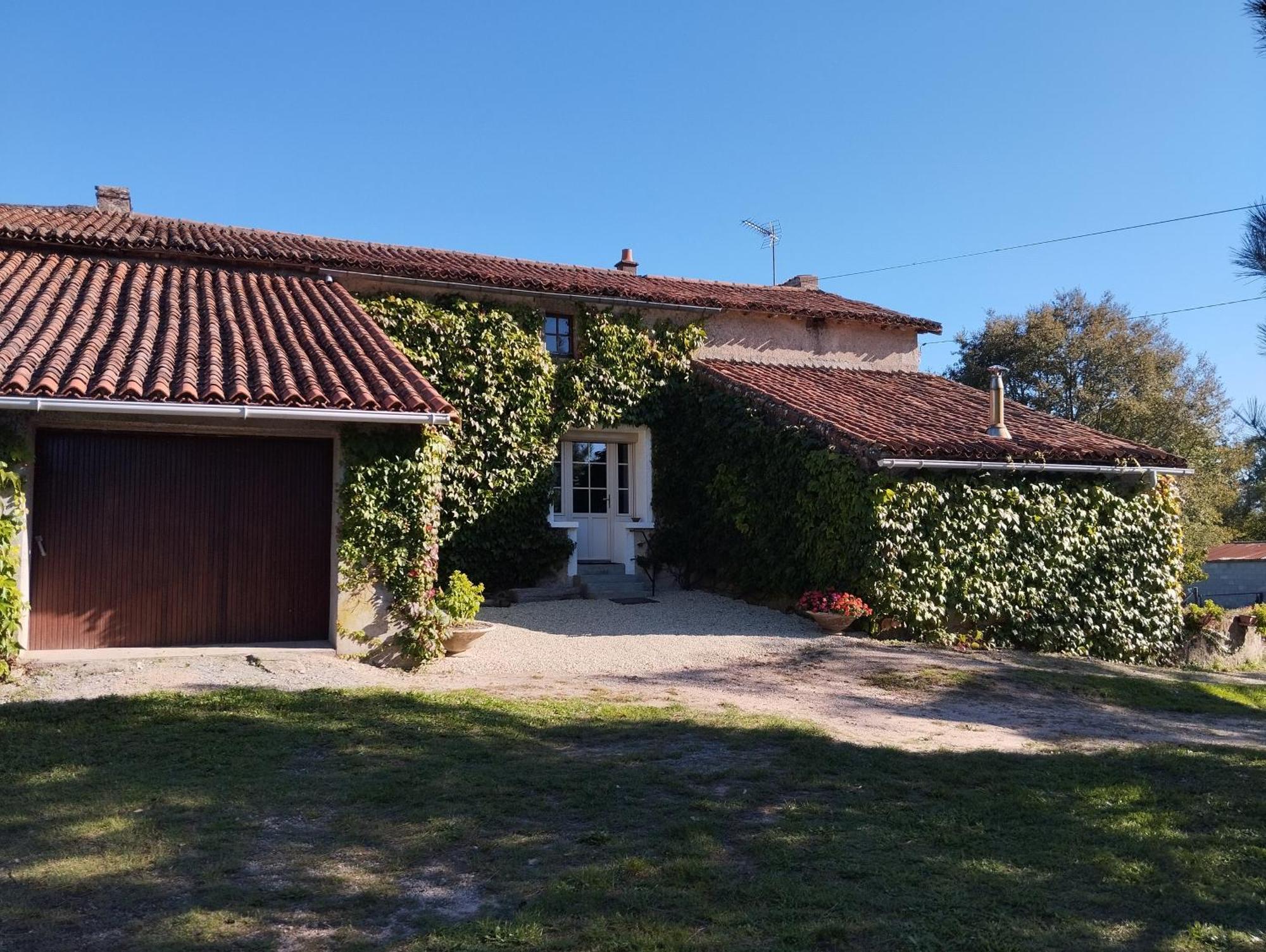 Maison Au Calme Avec Vue Etang Clesse  ภายนอก รูปภาพ