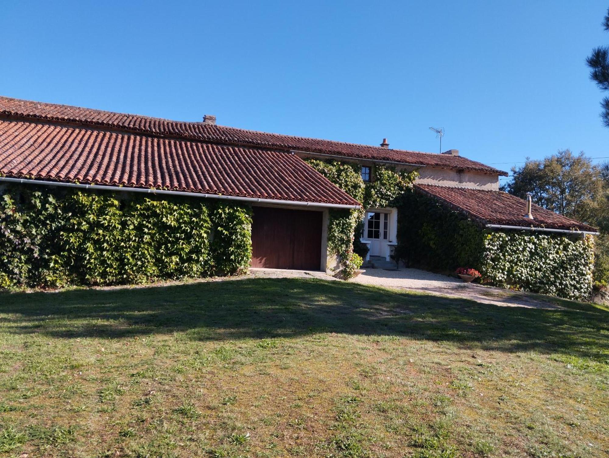 Maison Au Calme Avec Vue Etang Clesse  ภายนอก รูปภาพ